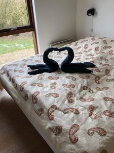 Postel nebo postele na pokoji v ubytování Vidunderlig fritidshus ved Skov og Golfbane