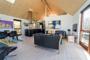 a large living room with a ping pong table at Vidunderlig fritidshus ved Skov og Golfbane in Skjern