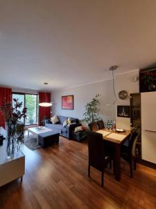 A bed or beds in a room at Central business apartment - FREE PARKING