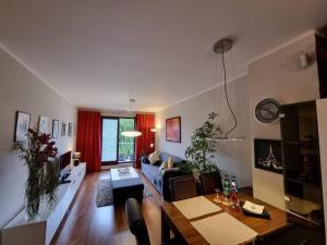 A seating area at Central business apartment - FREE PARKING