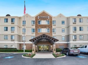 Staybridge Suites Gulf Shores, an IHG Hotel في غولف شورز: تقديم واجهة شلالات هامبتون إن نياجرا