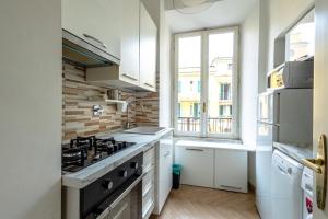 A kitchen or kitchenette at Vatican Andrea's house