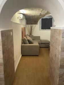 a living room with a couch and an archway at DOLCEVITA PONTE MILVIO in Rome