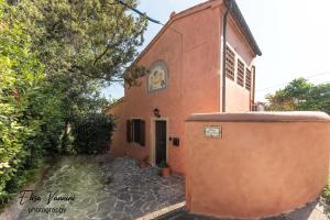 The building in which the holiday home is located