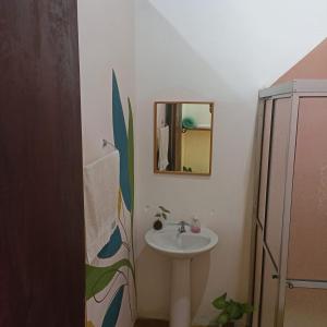 a bathroom with a sink and a mirror at Pousada Portal Floresta Paraty in Paraty