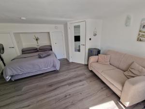 Gallery image of GF Studio, Secure parking, outside area, cinema(S) in Hurn