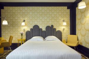Postel nebo postele na pokoji v ubytování Grand Hôtel du Midi Montpellier - Opéra Comédie