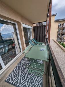 Balkón alebo terasa v ubytovaní Charmant appartement centre ville de Font-Romeu, vue montagne