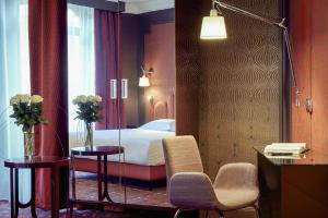 Postel nebo postele na pokoji v ubytování Grand Hôtel du Midi Montpellier - Opéra Comédie