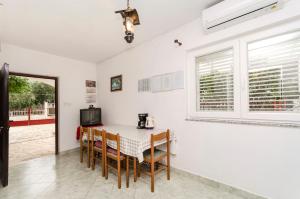 a dining room with a table and chairs at Apartments Mirjana in Vodice