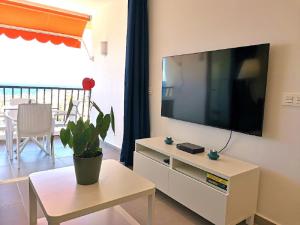 a living room with a large flat screen tv at Los Cristianos Achacay Appartement standing Vue panoramique in Los Cristianos