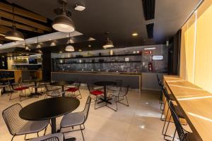 Lounge nebo bar v ubytování ibis Tijuana