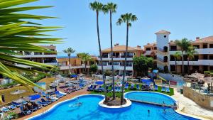 The swimming pool at or close to Strelitzia Apartment - ocean view & heated pool