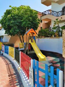 The swimming pool at or close to Strelitzia Apartment - ocean view & heated pool