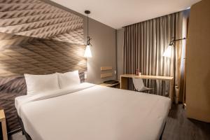 Postel nebo postele na pokoji v ubytování ibis Tijuana
