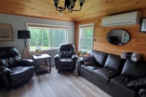 A seating area at Lochaber Lakeview Cottage