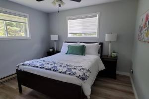 A bed or beds in a room at Lochaber Lakeview Cottage