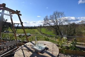 Fotografie z fotogalerie ubytování Rural Retreat w/ Hot Tub & River, Sleeps 12 Guests v destinaci Tenbury