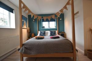 Fotografie z fotogalerie ubytování Rural Retreat w/ Hot Tub & River, Sleeps 12 Guests v destinaci Tenbury