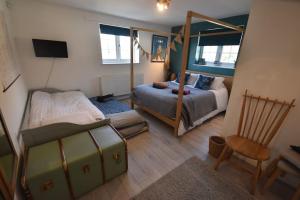 Fotografie z fotogalerie ubytování Rural Retreat w/ Hot Tub & River, Sleeps 12 Guests v destinaci Tenbury