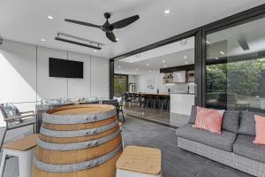 een woonkamer met een bank en een tafel bij Luxurious Haven House by the Beachside Ocean Grove in Ocean Grove