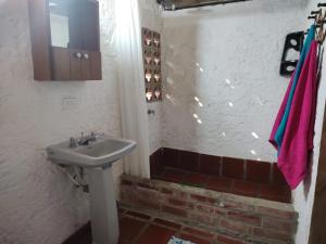 a bathroom with a sink and a mirror at Estadía SaraIsa in Cali