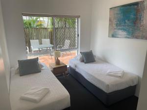 Postel nebo postele na pokoji v ubytování Clearwater Noosa Resort