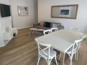 TV a/nebo společenská místnost v ubytování Clearwater Noosa Resort
