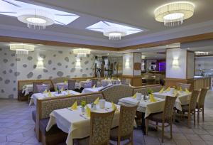 A restaurant or other place to eat at Wellnesshotel Aumühle
