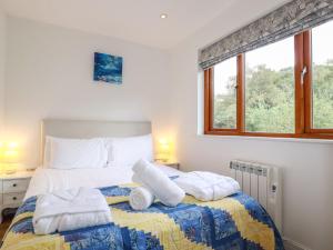 a bedroom with a bed with towels on it at Tressa, Tor Down Quarry in Bodmin