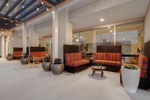 Home2 Suites By Hilton Garden Grove的休息区