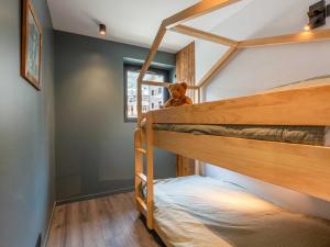 two bunk beds in a room with a teddy bear at Appartement Val-d'Isère, 5 pièces, 8 personnes - FR-1-694-325 in Val-d'Isère