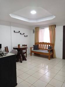 a living room with a bench and a table at Paradise Celeste in Bijagua