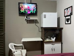 Casa Recanto - Quarto simples TV 또는 엔터테인먼트 센터