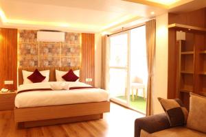 Postel nebo postele na pokoji v ubytování Hotel Elegant Kathmandu Inn