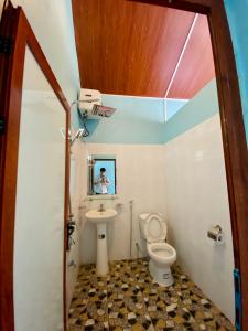 a bathroom with a toilet and a sink at Tay Farmhouse in Ha Giang