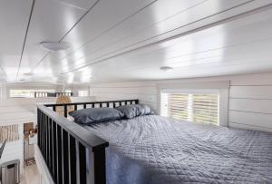 Postel nebo postele na pokoji v ubytování Convient tiny home private deck + 21 fotografií