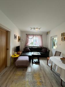 a living room with a couch and a table at Tig Monbretia in Dingle