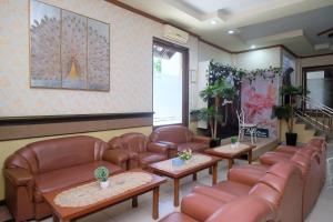 Χώρος καθιστικού στο Urbanview Hotel Dedy Jaya Brebes