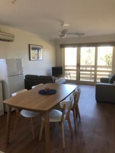 Posezení v ubytování Unit 14 Buckland Drive, Mallacoota