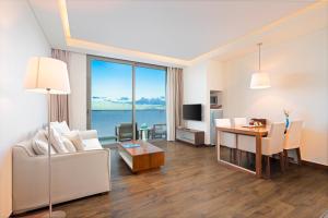 TV a/nebo společenská místnost v ubytování A La Carte Da Nang Beach