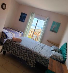 a bedroom with a bed and a window at Villa Luna frente al mar in Manta