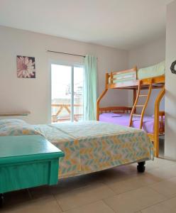 a bedroom with two bunk beds and a window at Villa Luna frente al mar in Manta