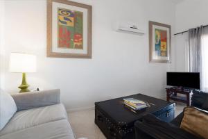 a living room with a couch and a table at St James. Lantana 36 . Beautiful 2 bed apartment in Saint James