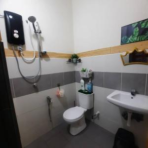 a bathroom with a shower and a toilet and a sink at Homestay Sunnah & Event Space Islam Bayti Annubuwah 
