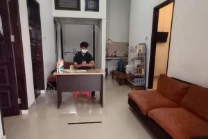 Gallery image of RedDoorz Syariah at Galliano Homestay Bukittinggi in Bukittinggi +9 photos