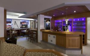 The lounge or bar area at Wellnesshotel Aumühle