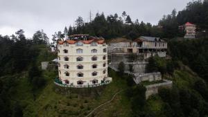 an aerial view of a building on a hill at Kufri Pacific Resort in Mundaghat 