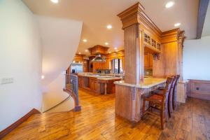 Gallery image of #298 - Ski-In, Ski-Out Luxurious Mountain Estate & Private Spa in Mammoth Lakes