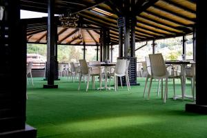 Restoran atau tempat lain untuk makan di Caprice Monteoru